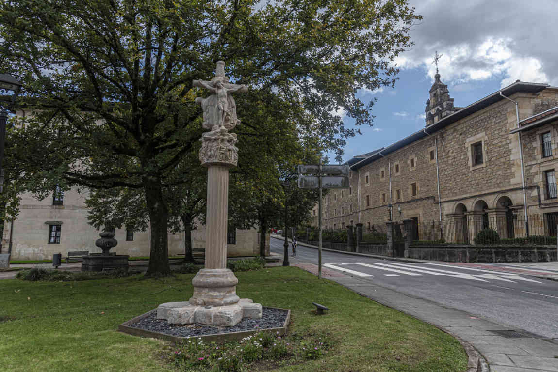 Vizcaya - Elorrio 01 - Crucero de Santa Ana.jpg